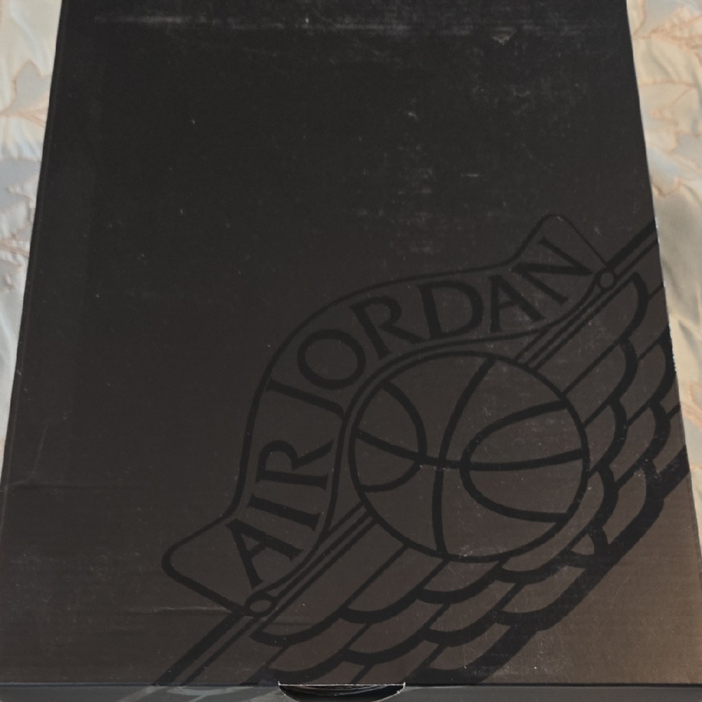 Jordan Athletic Shoes Black and Purple - Picture 10 of 10